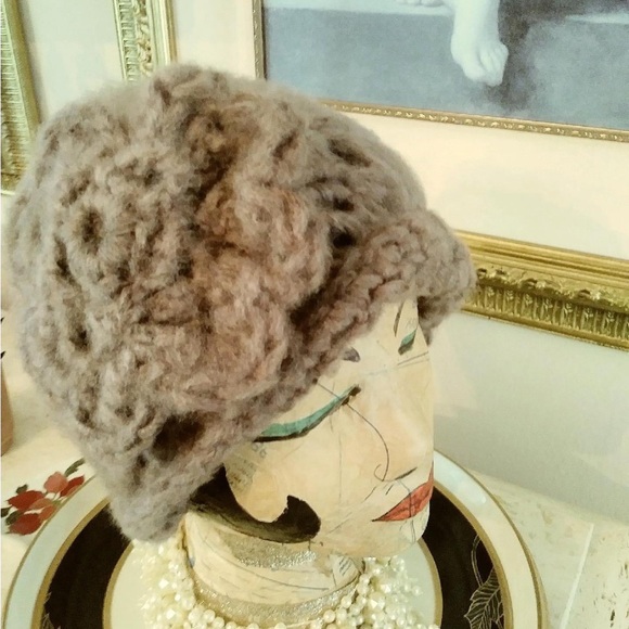 HANDMADE KNIT HAT - Picture 9 of 13